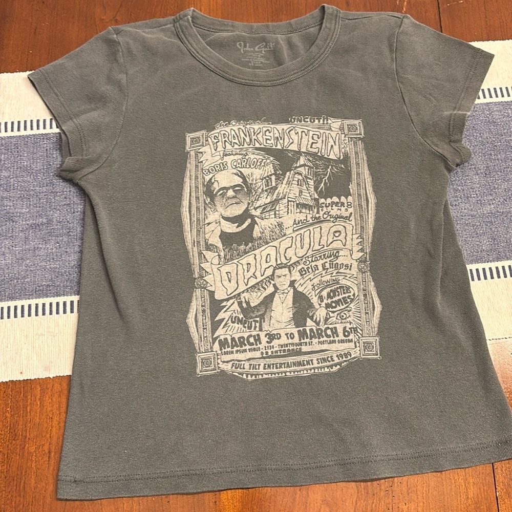 John Galt tshirt
size M
dark grey color